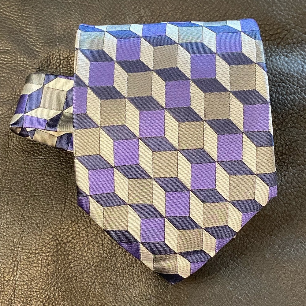Italo Piccolo silk tie featuring a striking geometric pattern of cubes italy
